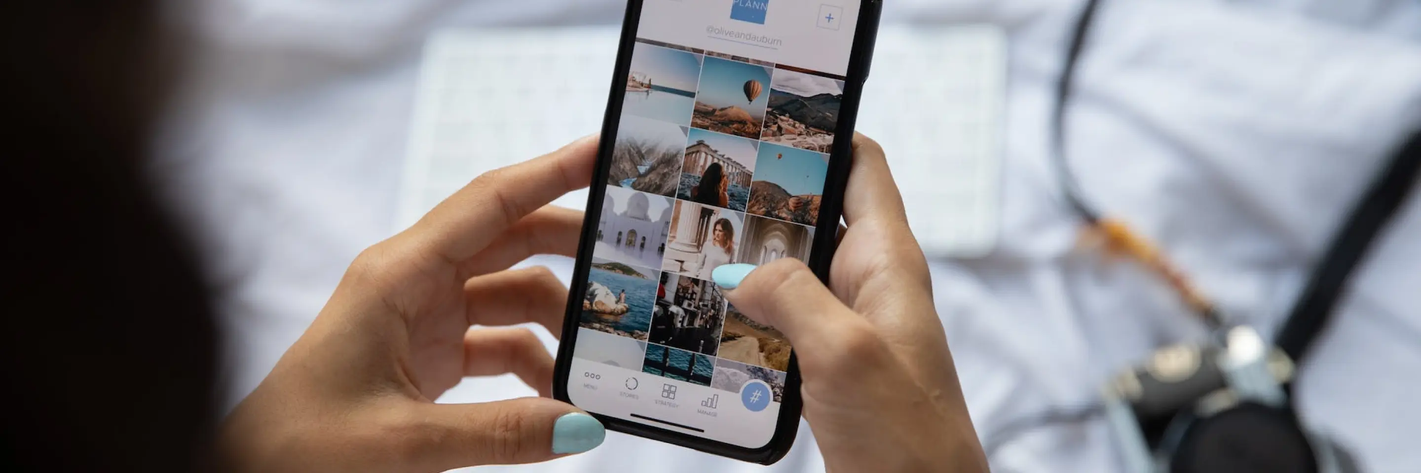 A women browsing pictures on her phone