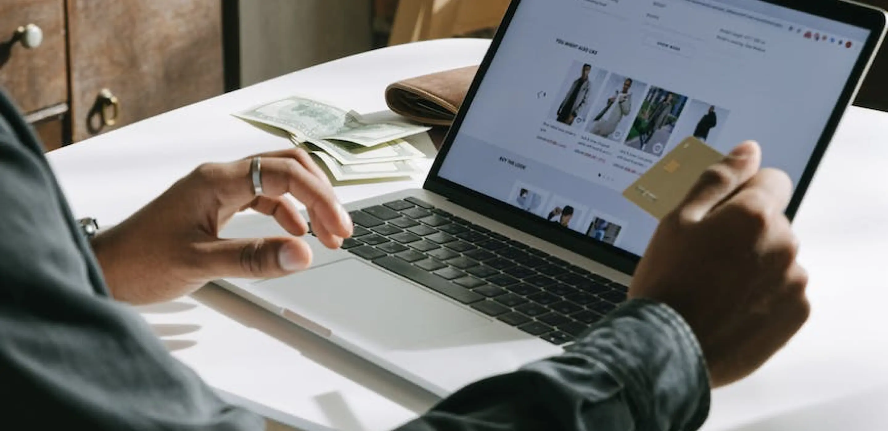 Man holding credit card infront of laptop